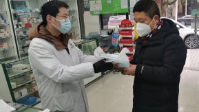 華通醫(yī)藥連鎖免費(fèi)發(fā)放“愛心防疫包”